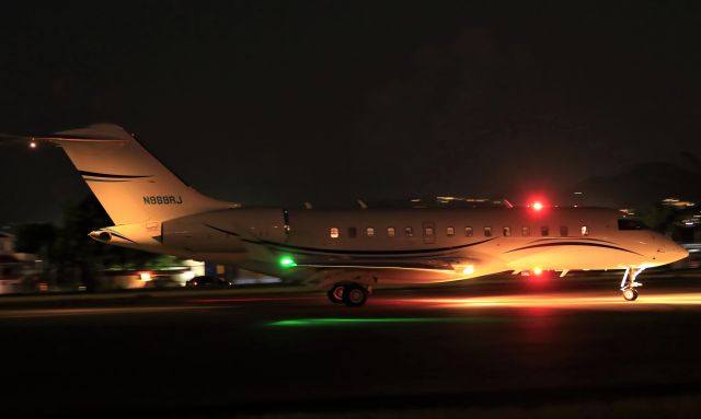 Bombardier Global 5000 (N989RJ)