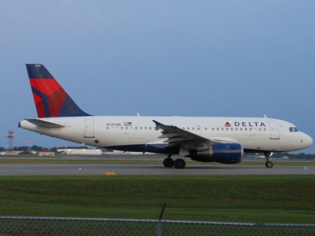 Airbus A319 (N345NB)