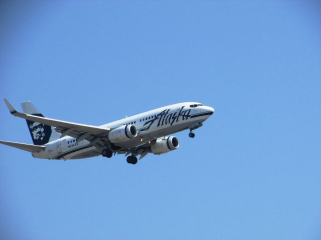 Boeing 737-700 (N644AS) - Over Balboa Park on approach to KSAN