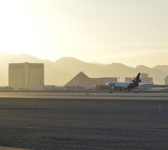 McDonnell Douglas DC-10 (N303FE)