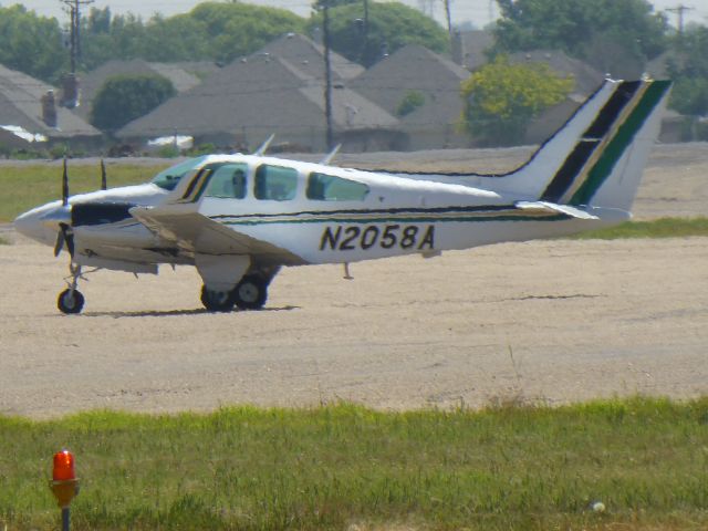 Beechcraft Baron (58) (N2058A)