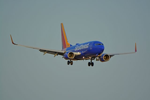 Boeing 737-700 (N7883A) - Southwest Boeing 737-76Q N7883A at Phoenix Sky Harbor on August 9, 2018. 