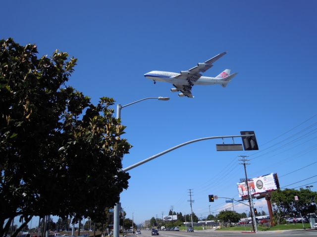 — — - china airliners 747-400