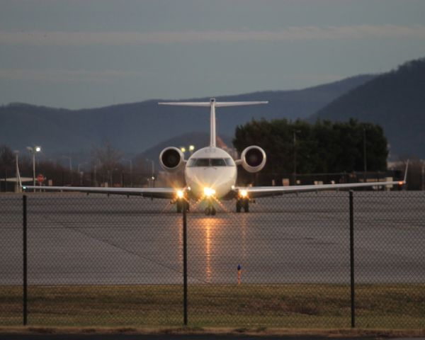 Canadair Regional Jet CRJ-200 (N914EV)