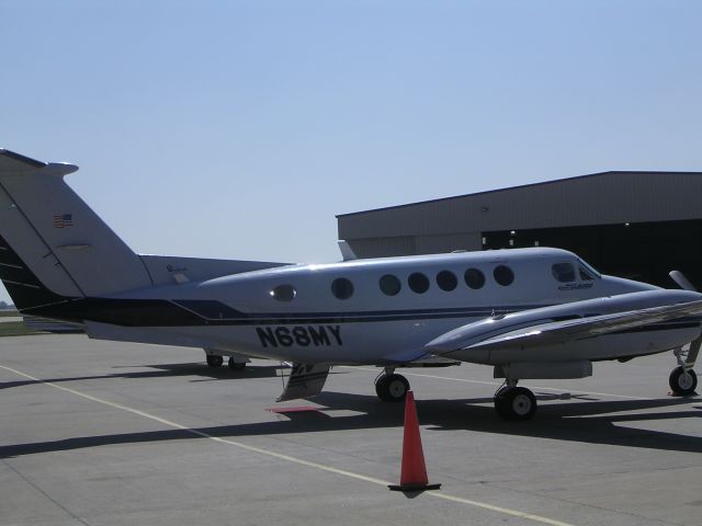 Beechcraft Super King Air 200 (N68MY)