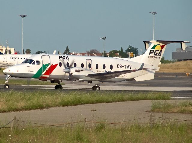 Aerospatiale ATR-42-300 (CS-TMV)