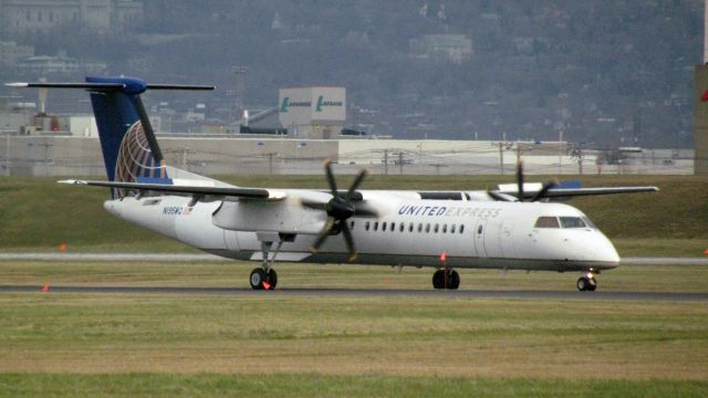 de Havilland Dash 8-400 (N195WQ)