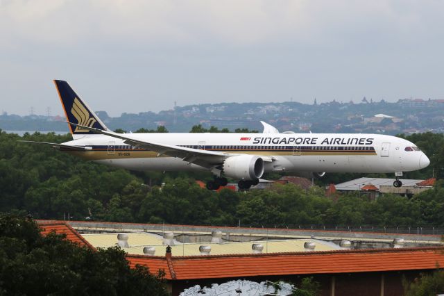 BOEING 787-10 Dreamliner (9V-SCR)