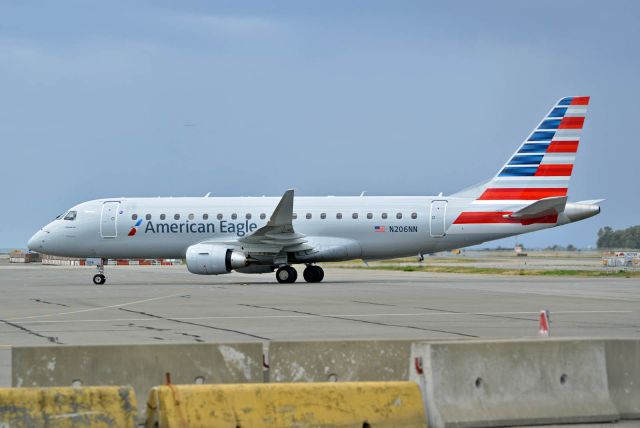 Embraer 170/175 (N206NN)