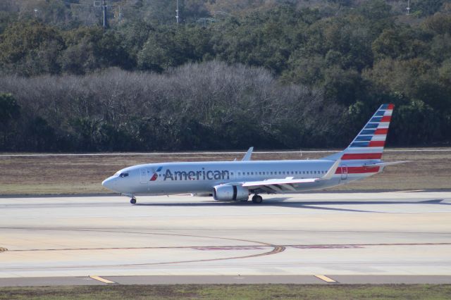 Boeing 737-800 (N805NN) - AA2619 shortly after touchdown from KORD on a sunny afternoon.