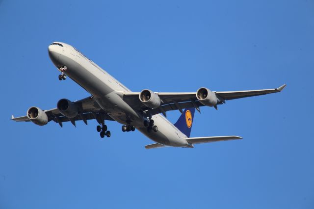 Airbus A340-600 (D-AIHU)