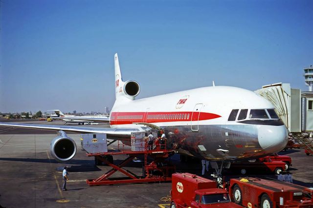 Lockheed L-1011 TriStar (N31014) - TWA Lockheed L-1011-1 N31014 at Phoenix Sky Harbor on November 10, 1973.