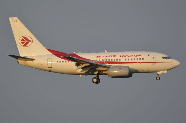 BOEING 737-600 (7T-VJS)