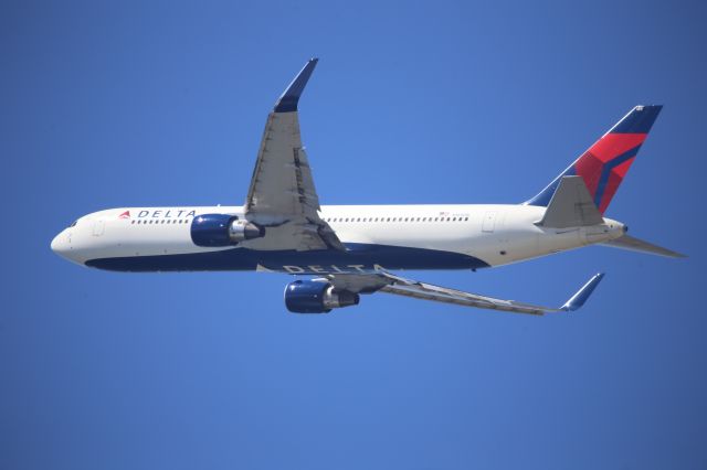 BOEING 767-300 (N189DN)