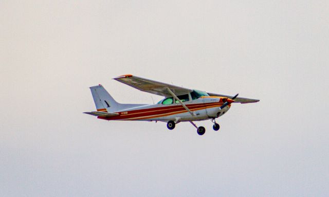 Cessna Skyhawk (N738QB)