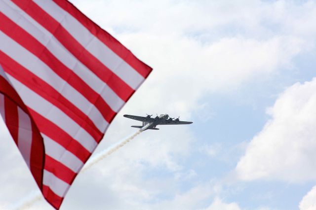 Boeing B-17 Flying Fortress (N7227C) - B-17 arriving at the Alliance TX. airshow