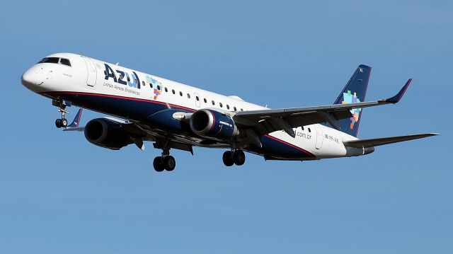 Embraer ERJ-190 (PR-AXL)