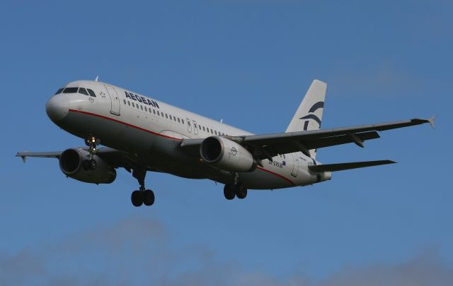 Airbus A320 (SX-DVS)