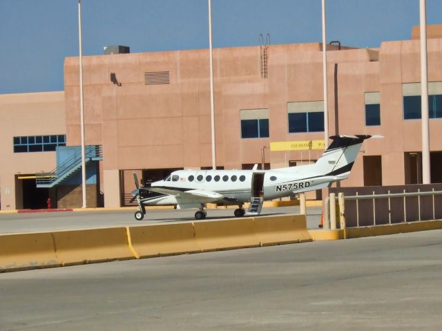 Beechcraft Super King Air 350 (N575RD) - Parked