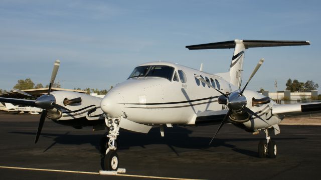 Beechcraft Super King Air 200 (N532SW) - Southwest Aircraft Charter Beech King Air 200