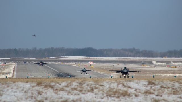 Lockheed F-16 Fighting Falcon (AFR89138) - Mission Accomplished !br /Landing Runway 18 Green Bay. 