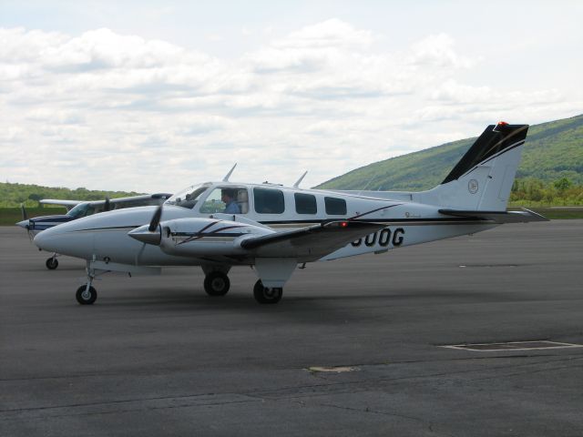 Beechcraft Baron (58) (N3300G) - Clearance Delivery!