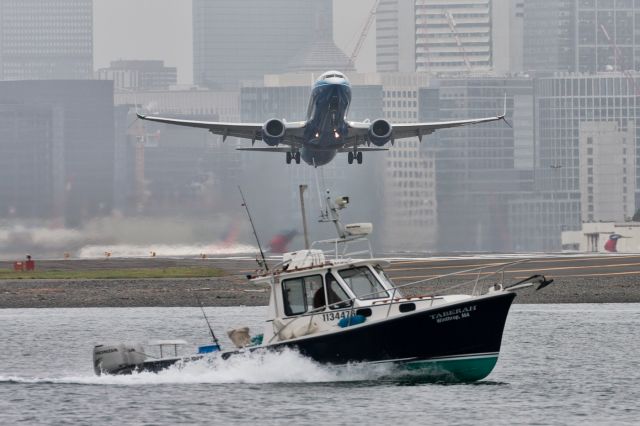 Boeing 737-700 (N512AS)