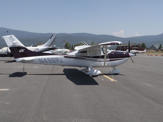 Cessna Skylane (N488PJ) - A very good aircraft for "hot&high" airports. 30 JUL 2016.