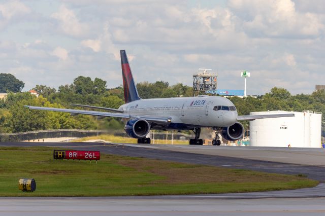 Boeing 757-200 (N683DA)