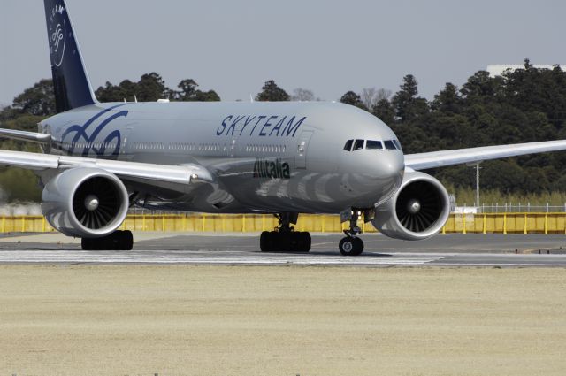 Boeing 777-200 (EI-DDH) - Departure at NRT Airport R/W16R on 2012/04/08 Sky Team c/s