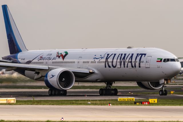 BOEING 777-300 (9K-AOH) - 9K-AOH Kuwait Airways Boeing 777-369(ER) departing to Kuwait City (KWI) @ Frankfurt (FRA) / 15.04.2018