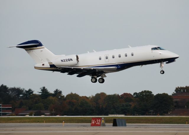 Bombardier Challenger 300 (N228N)