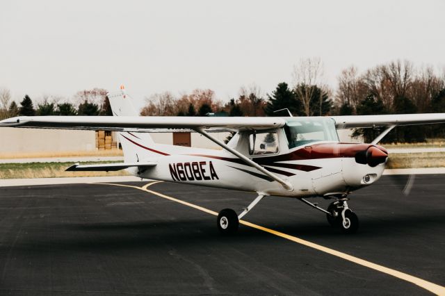 Cessna 152 (N608EA)