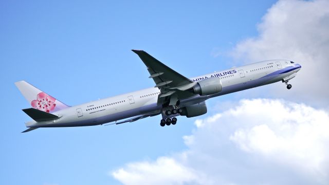 BOEING 777-300 (B-18052) - CAL1710 climbs from Rwy 16R to begin its delivery flight to RCTP / TPE on 10/23/14. (LN:1245 / cn 41822).