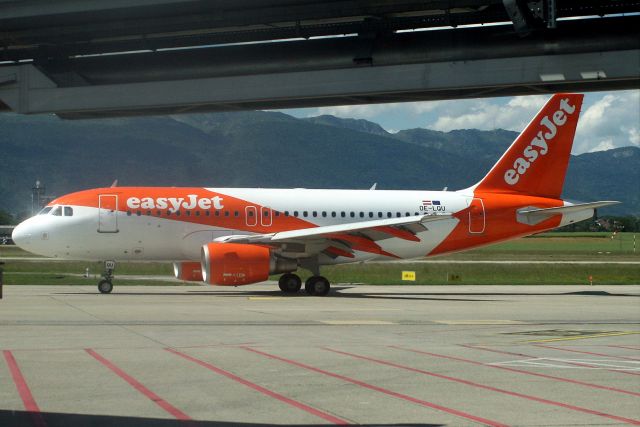 Airbus A319 (OE-LQU) - Taxiing to the Gate on 29-May-18 operating flight EZY6905 from EGPH.