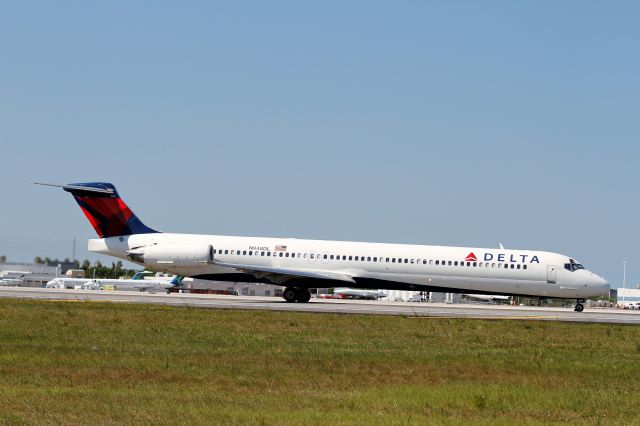 McDonnell Douglas MD-88 (N948DL)