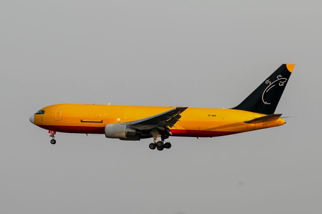 BOEING 767-200 (SP-MRE) - Rare guest here in Frankfurt!