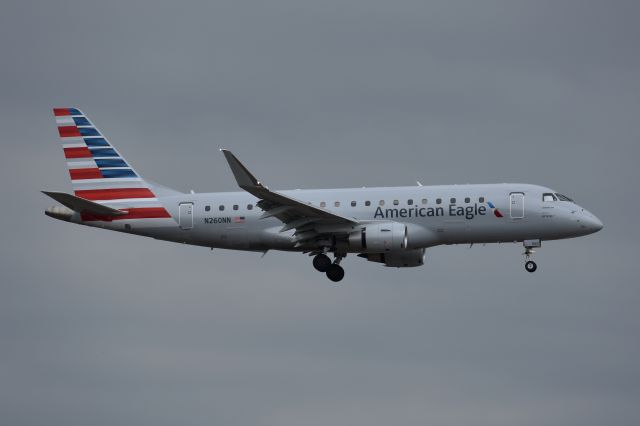 Embraer 175 (N260NN)