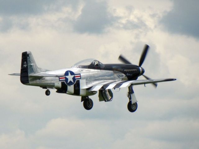 North American P-51 Mustang (N51HY)