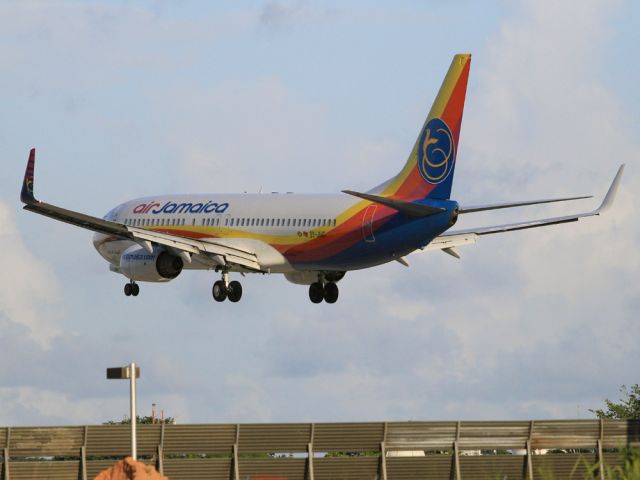 Boeing 737-800 (9Y-JMC)