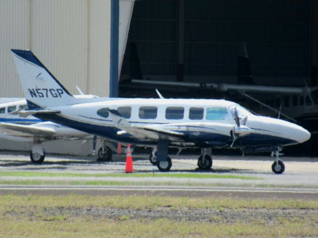 Piper Navajo (N57GP)