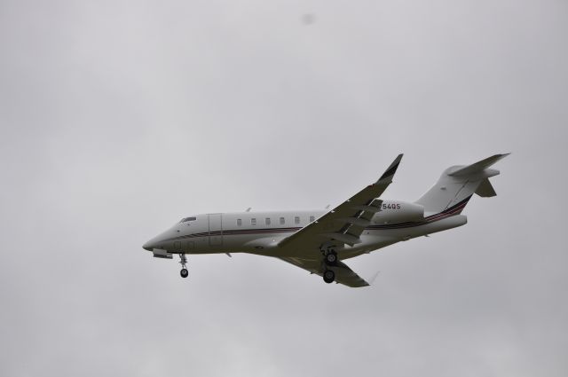 Bombardier Challenger 300 (N754QS)