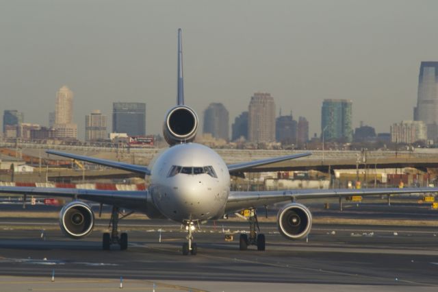 McDonnell Douglas DC-10 (N389FE)