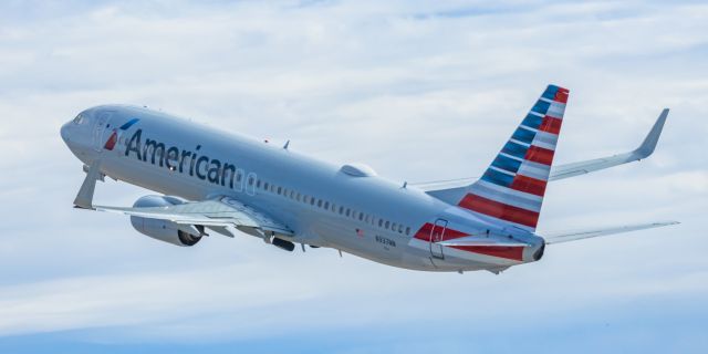 Boeing 737-800 (N937NN) - An American Airlines 737-800 taking off from PHX on 2/11/23 during the Super Bowl rush. Taken with a Canon R7 and Canon EF 100-400 II L lens.