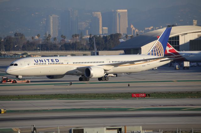BOEING 787-10 Dreamliner (N12005)
