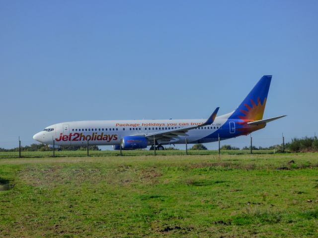 Boeing 737-700 (G-JZBE) - En balade autour de l'aéroport de Nantes Atlantique, 