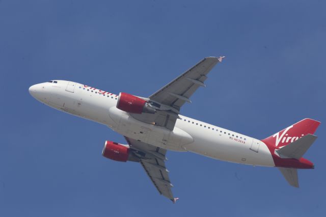 Airbus A320 (N636VA)