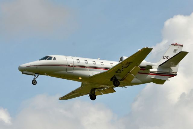 Cessna Citation V (CS-DXR) - approaching Runway 25 in Sion (Switzerland)