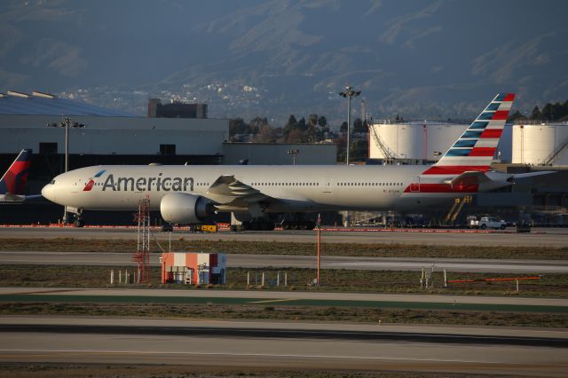 BOEING 777-300ER (N732AN)