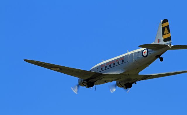 Douglas DC-3 (VH-EAF)